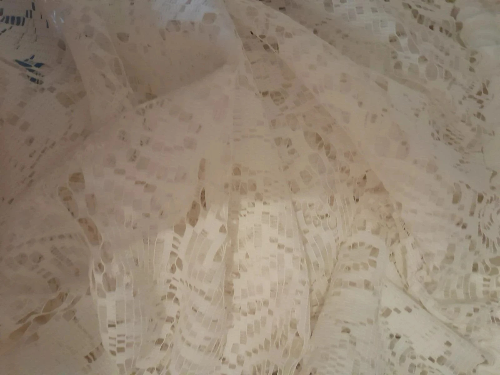 Longo véu de renda branca, mede 135cm X 163cm – photo 2